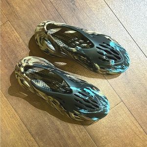 Yeezy Foam Runner MX Cinder